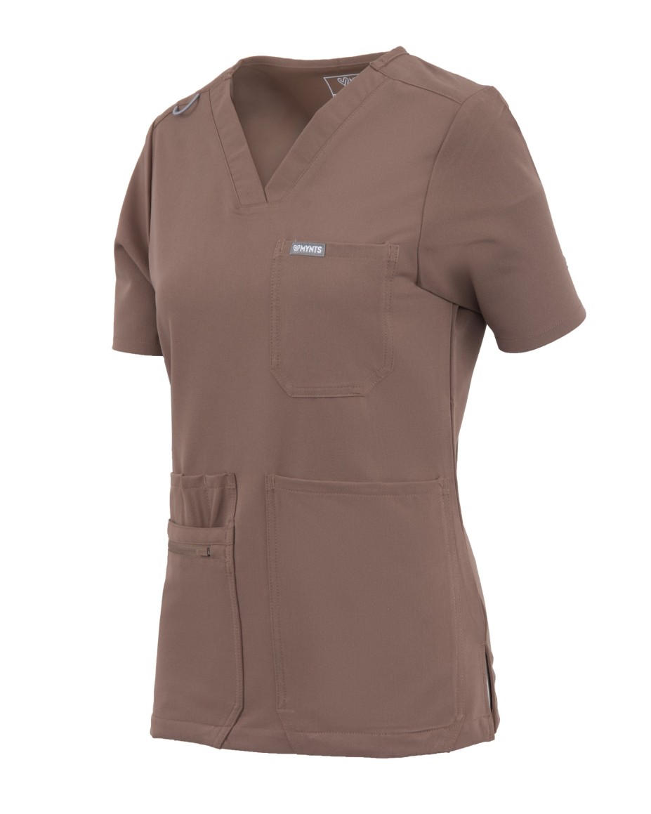 kopia MYNTS V-Neck Pocket Genius – Scrub Top Women WMT001 Sahara Mokka - MYNTS
