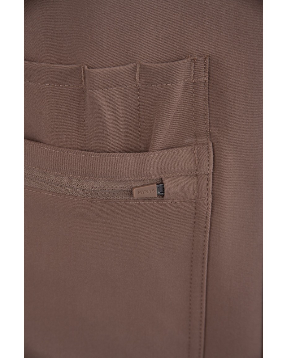 kopia MYNTS V-Neck Pocket Genius – Scrub Top Women WMT001 Sahara Mokka - MYNTS