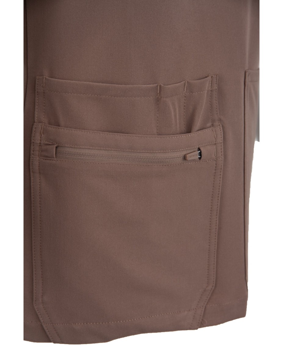 kopia MYNTS V-Neck Pocket Genius – Scrub Top Women WMT001 Sahara Mokka - MYNTS